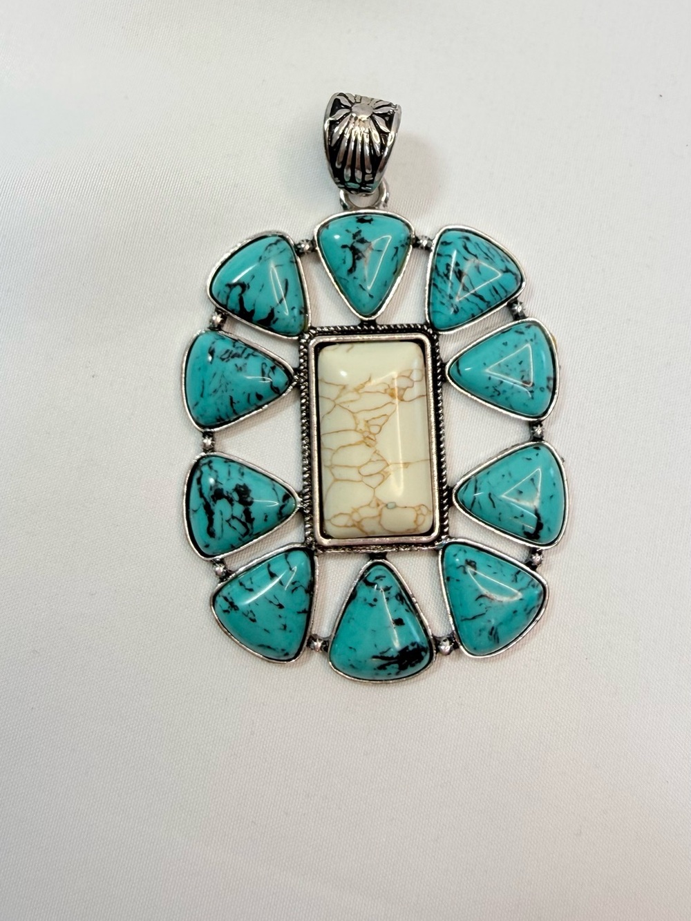 Turquoise and Cream Faux Stone Floral South Western Pendant NWOT